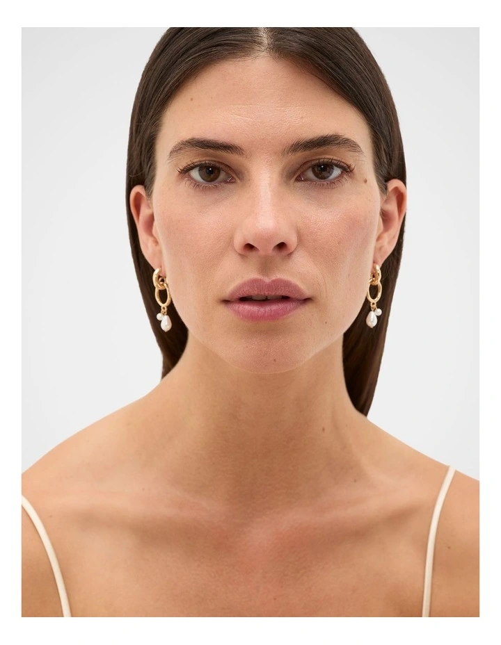 Pearl Drop Link Earring in Gold image 2