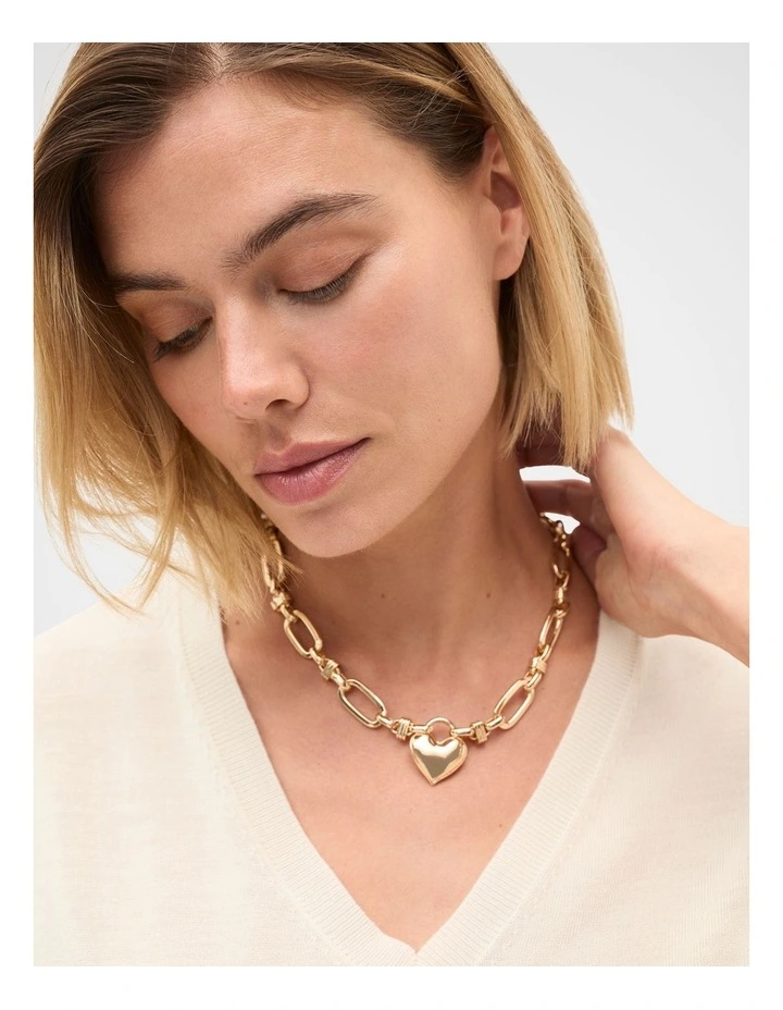 Amour Heart Necklace in Gold image 2