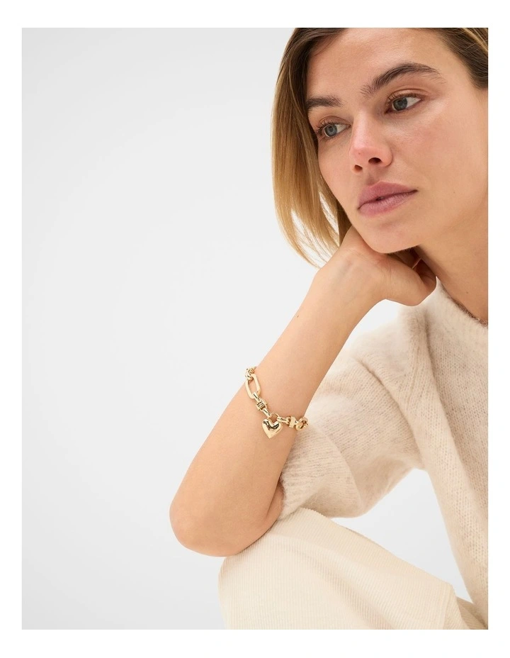 Amour Heart Bracelet in Gold image 2