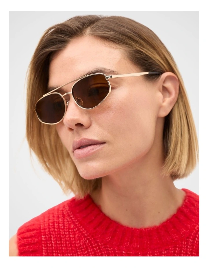 Clover Oval Aviator Sunglasses in Gold image 2