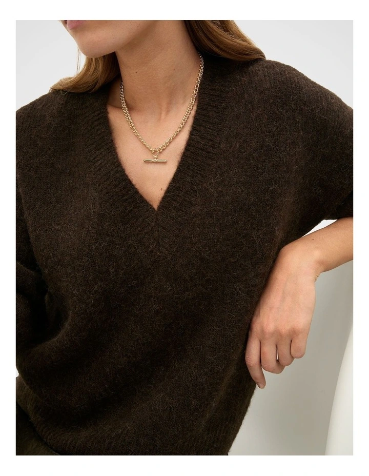 T Bar Pendant Necklace in Gold image 2