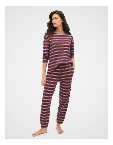 Plum Red Marle colour