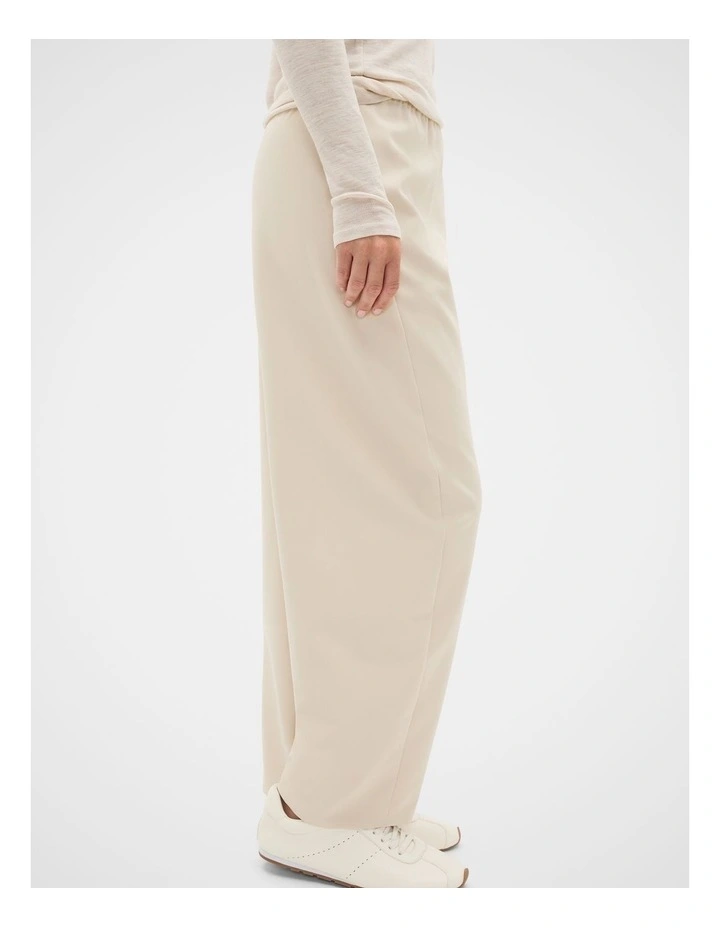 Easy Barrel Leg Pant in Vanilla Cream image 3