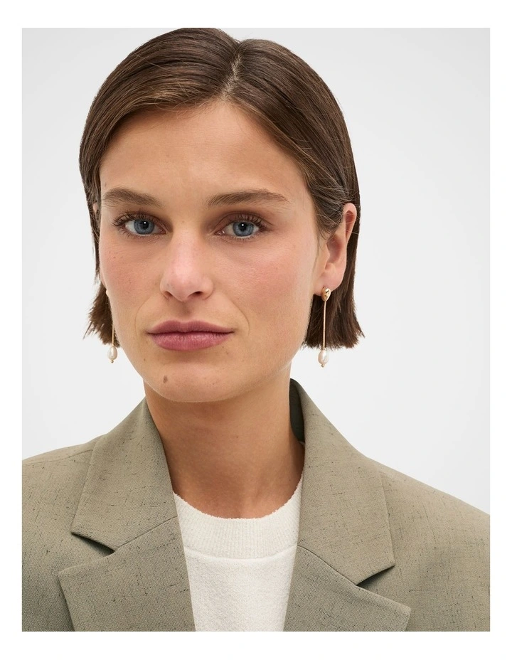 Pearl Dangle Earring image 2