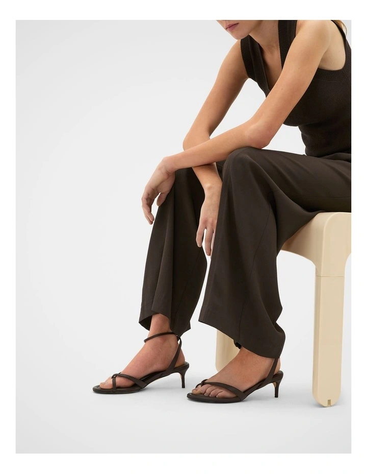Delilah Heel image 2