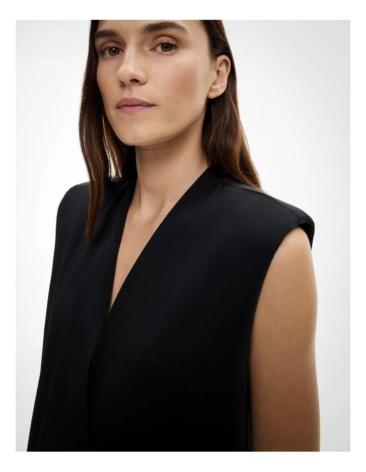 Straight Hem Vest in Black image 4