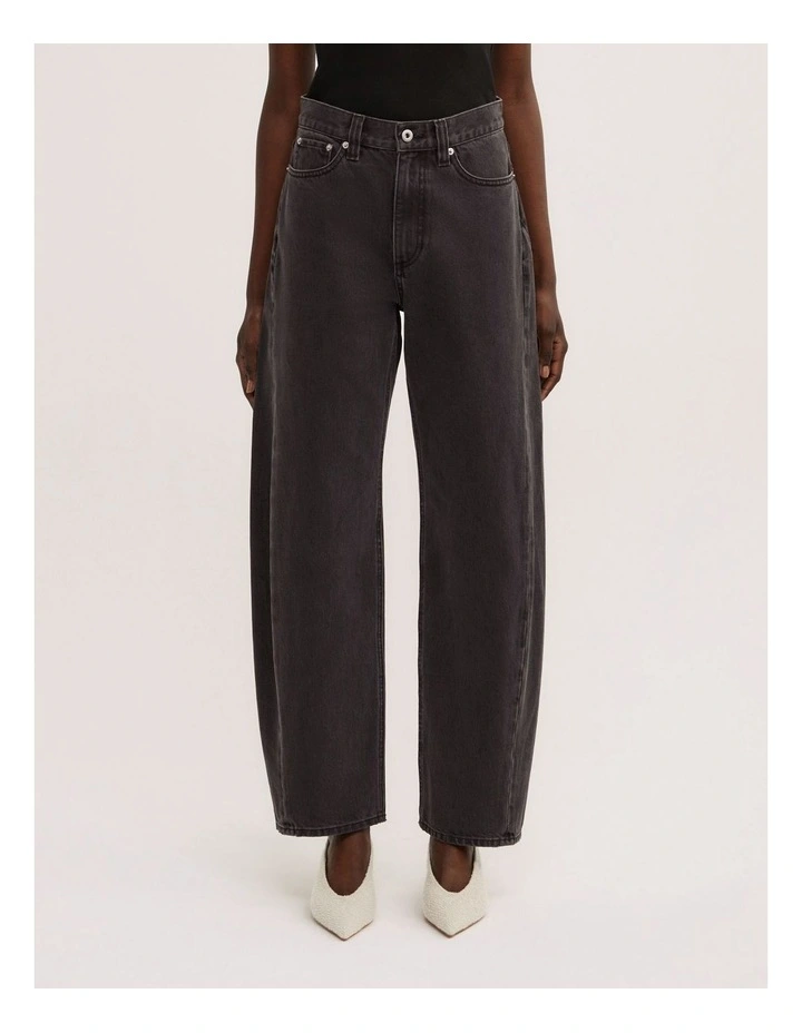 Barrel Leg Jeans in Washed Black image 2