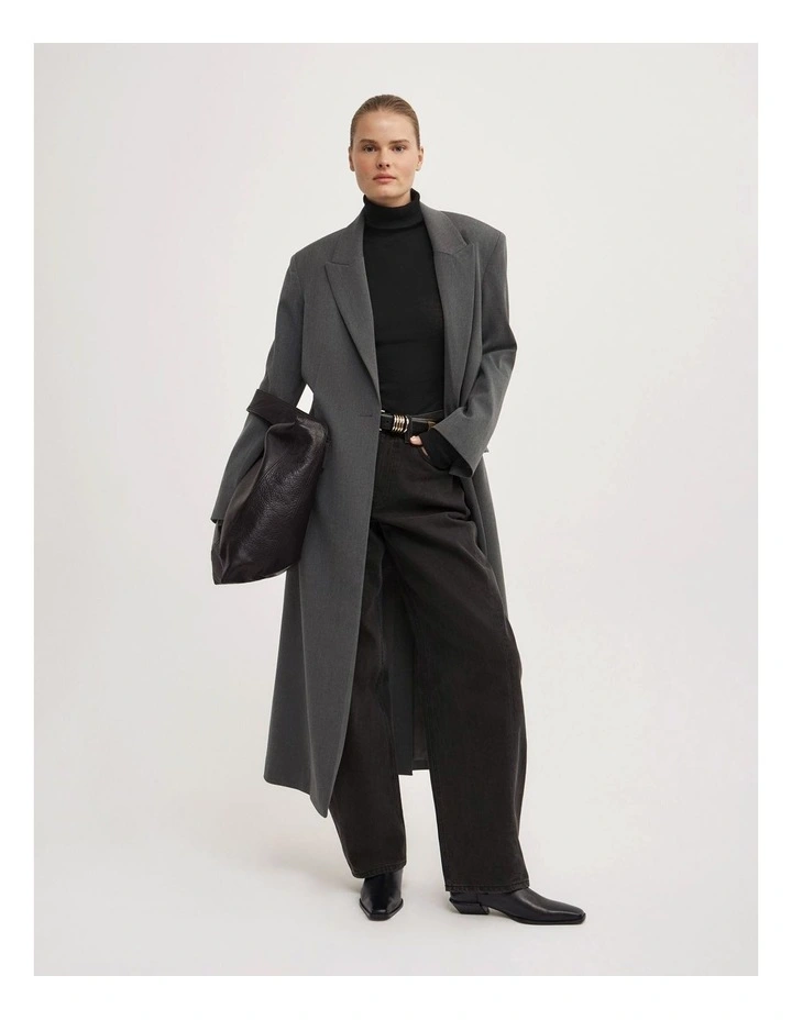 Barrel Leg Jeans in Washed Black image 2