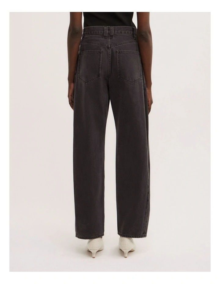 Barrel Leg Jeans in Washed Black image 4