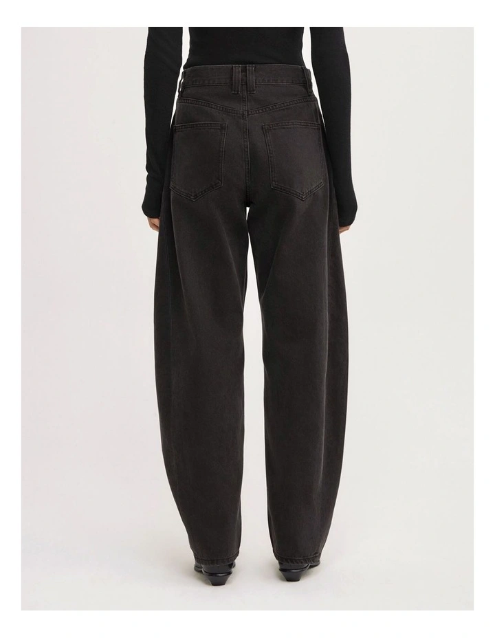 Barrel Leg Jeans in Washed Black image 5