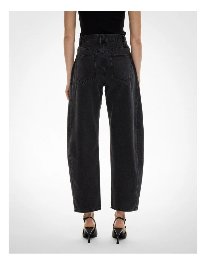 Barrel Leg Jeans in Washed Black image 5