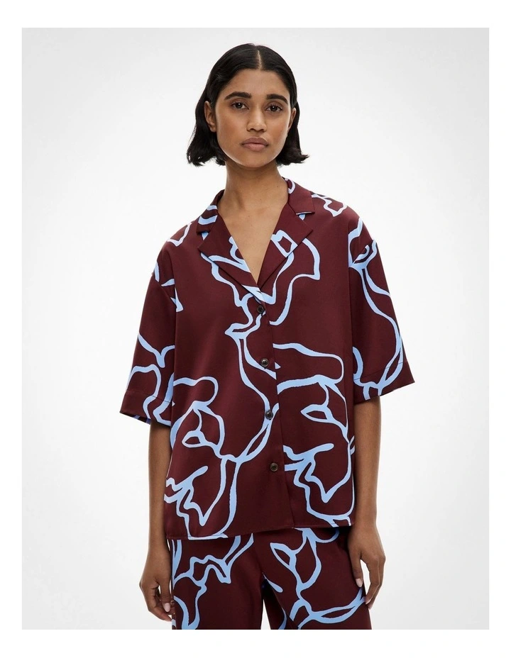 Short Sleeve Satin Shirt in Bordeaux Print image 1