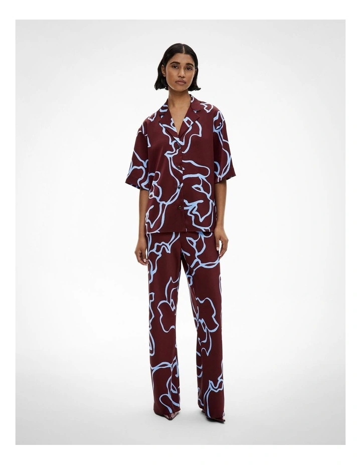 Short Sleeve Satin Shirt in Bordeaux Print image 2