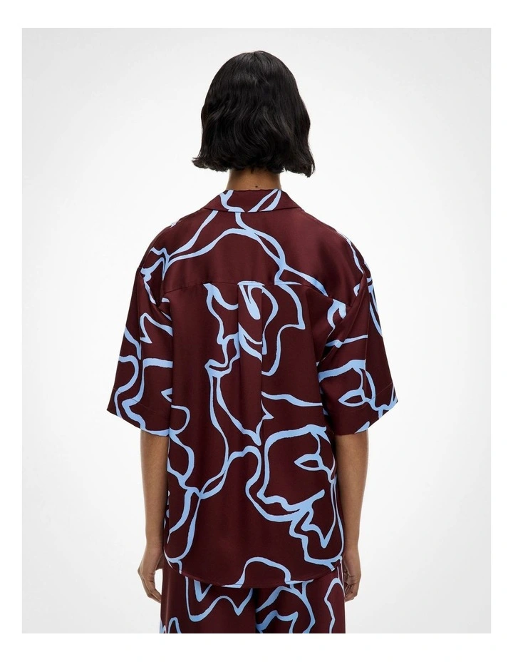 Short Sleeve Satin Shirt in Bordeaux Print image 4