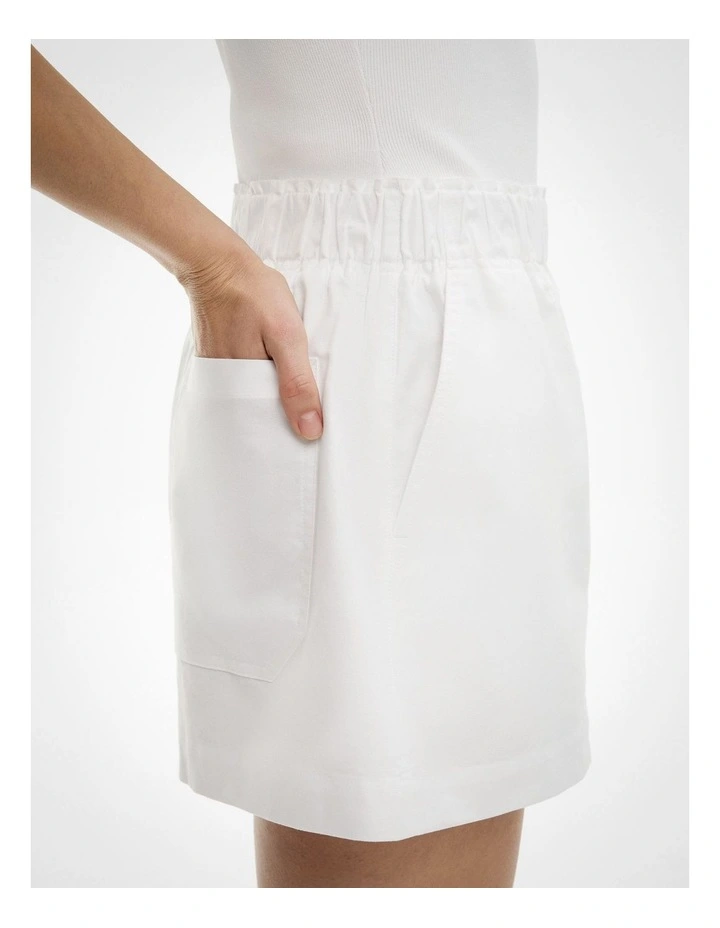 Cotton Oxford Shorts in Fresh White image 3