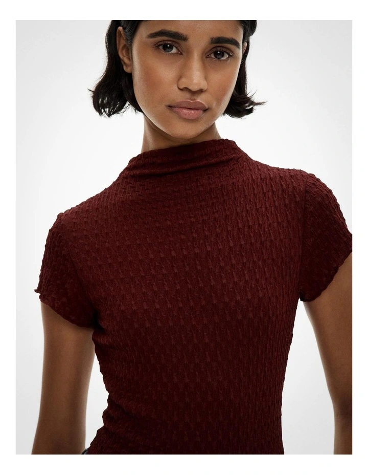 Textured Cap Sleeve T-shirt in Bordeaux image 3