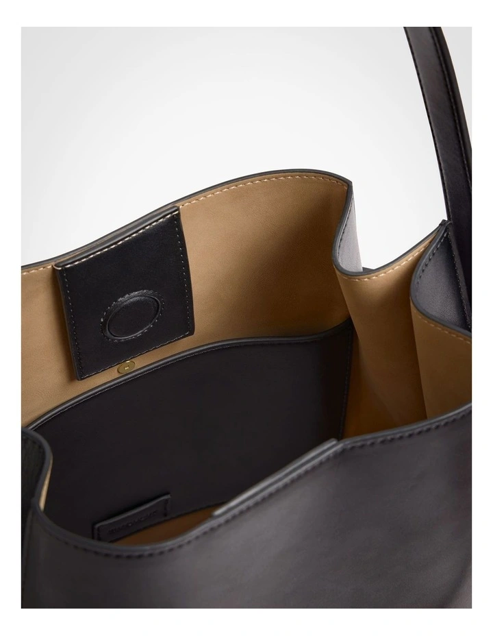 Jenn Tote Bag in Black image 5