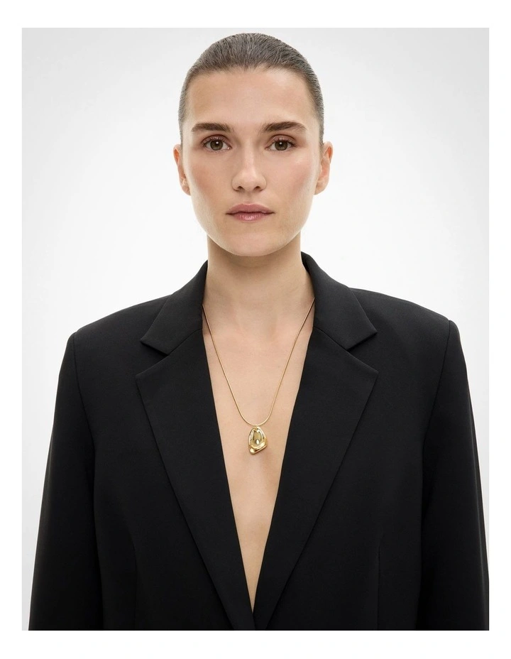 Lily Necklace in Gold image 2