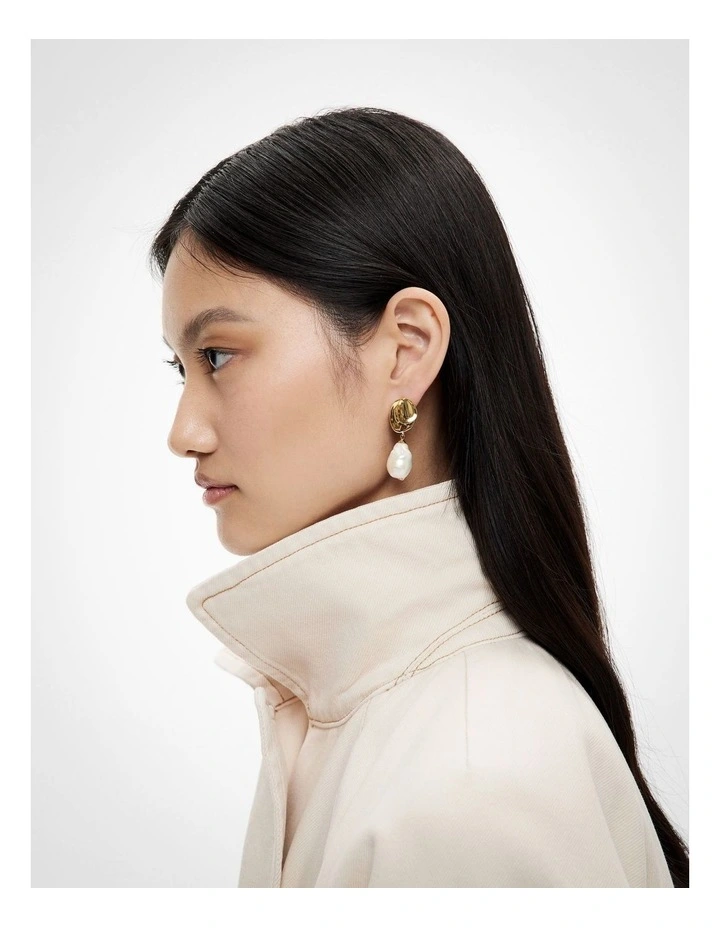 Lily Pearl Earrings in Gold image 2
