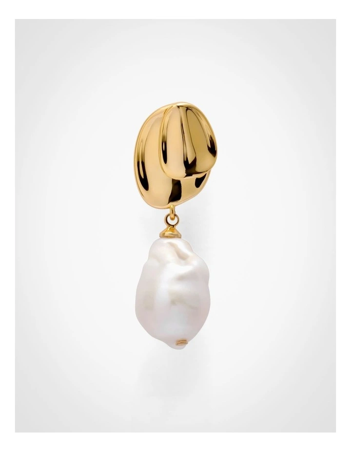 Lily Pearl Earrings in Gold image 3