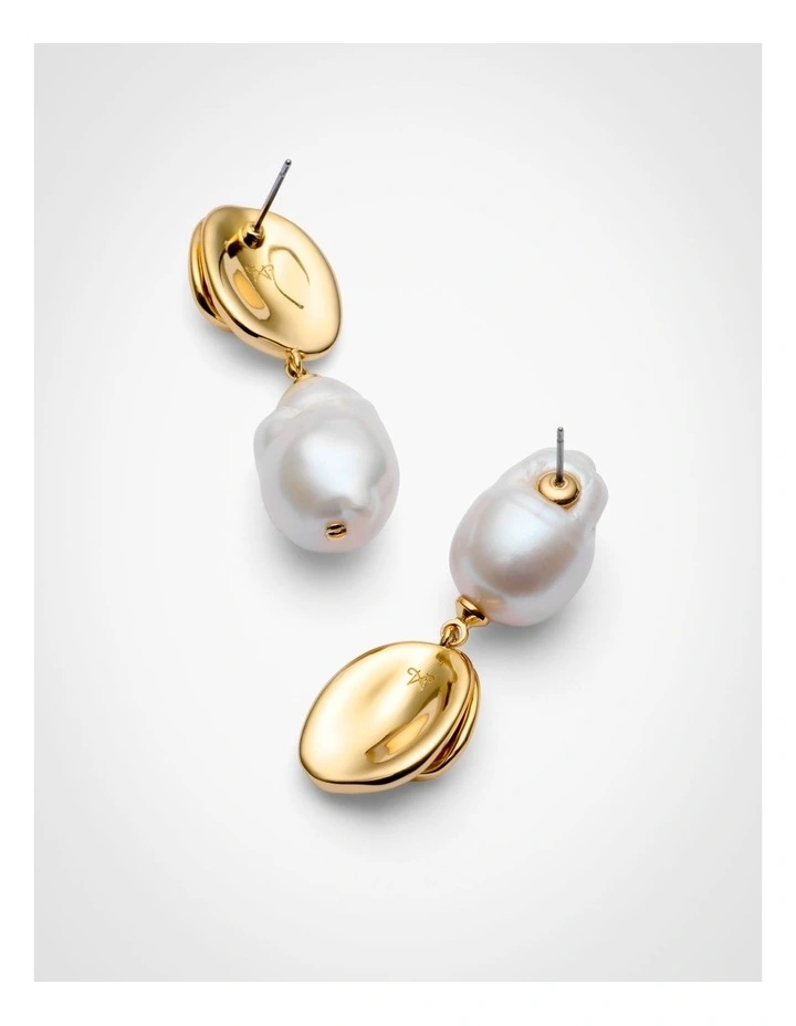 Lily Pearl Earrings in Gold image 4