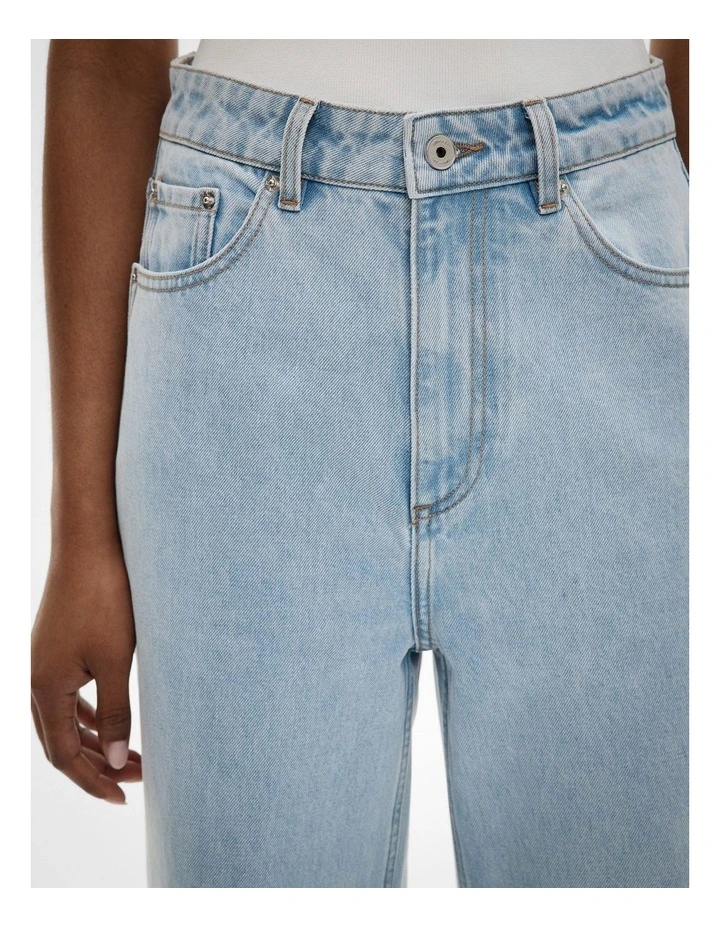 Pocket Detail Jeans in Light Vintage Wash image 3