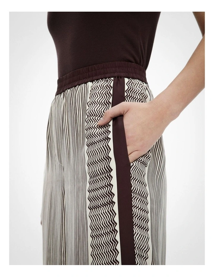 Pants in Scarf Print image 4