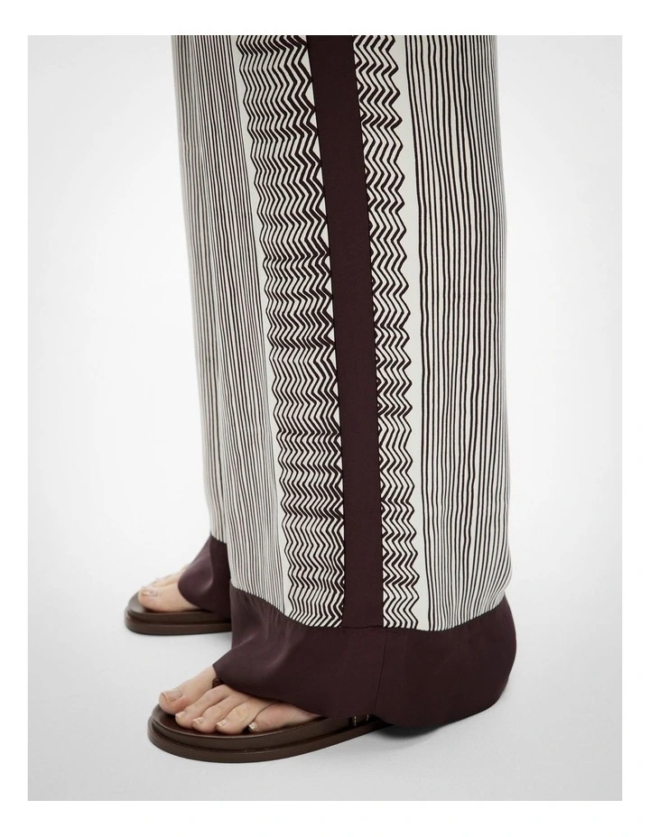 Pants in Scarf Print image 5