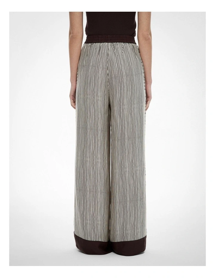 Pants in Scarf Print image 6