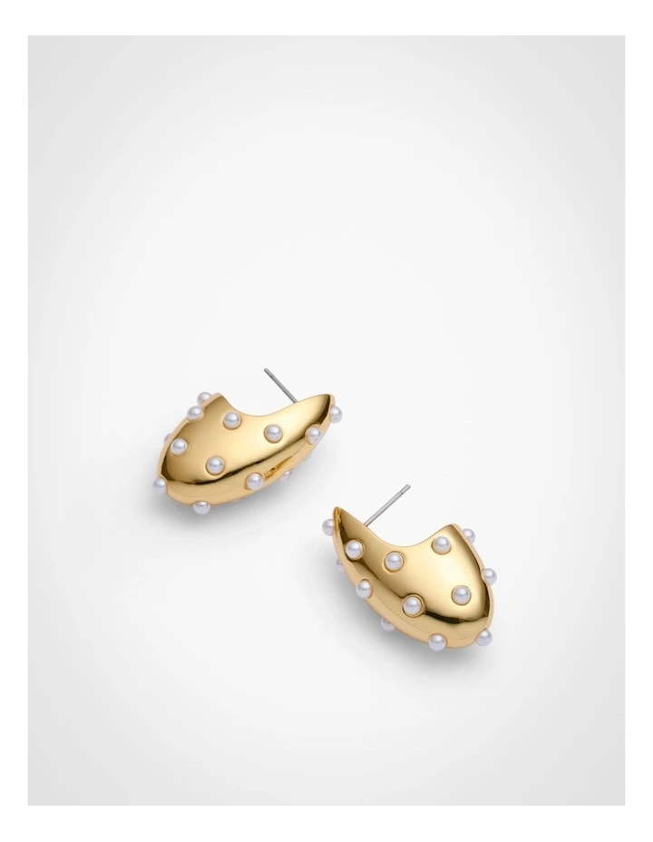 Uma Pearl Earrings in Gold image 5