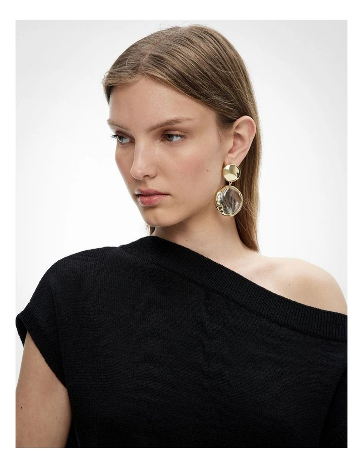 Gwen Drop Earrings in Gold image 2