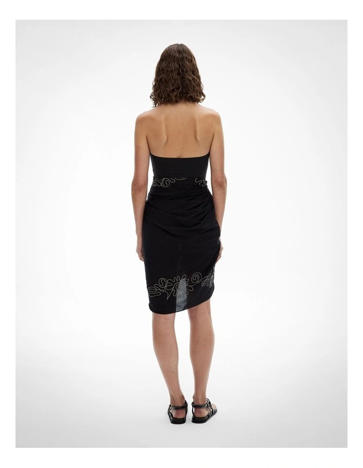 Cove Sarong in Black image 5