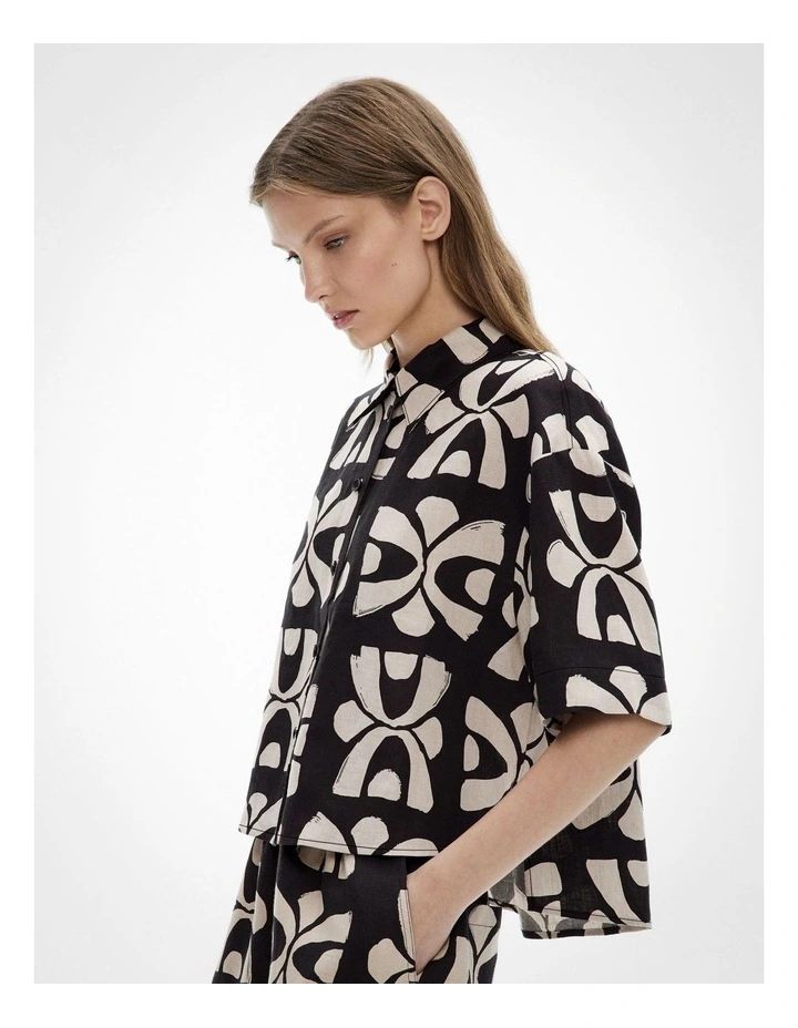 Short Sleeve Printed Linen Shirt in Black Tile Print image 4