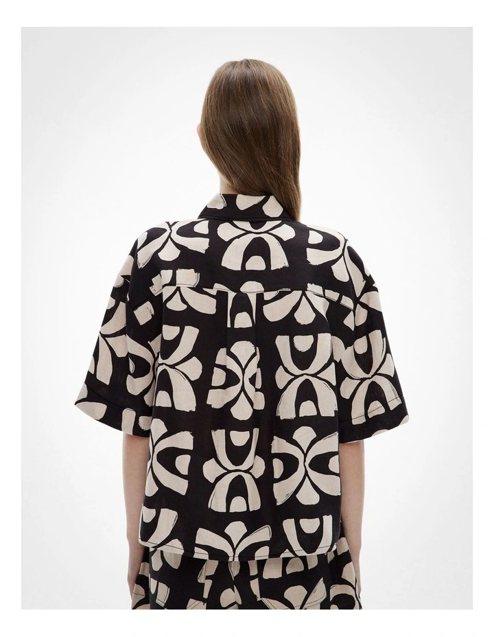 Short Sleeve Printed Linen Shirt in Black Tile Print image 5