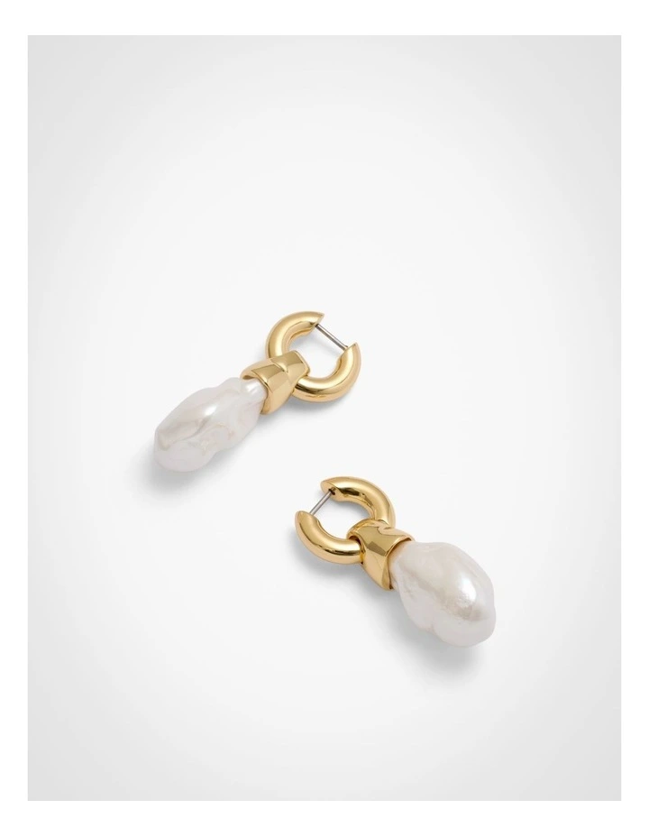 Mira Hoop Earrings in Gold image 4