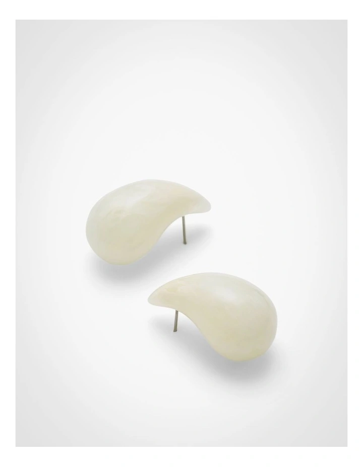 Kai Resin Earrings in Cream image 4
