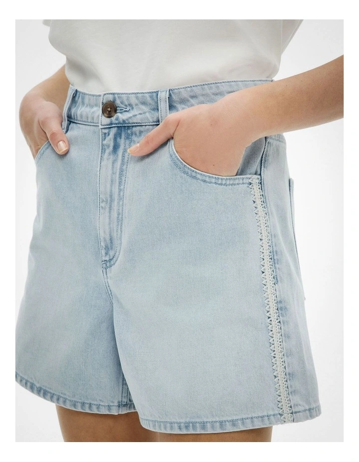 Stitch Denim Shorts in Light Vintage Wash image 3