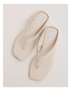 Elana Slides in Vanilla