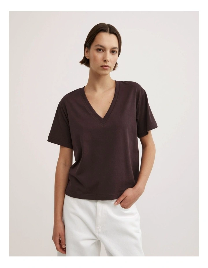 V Neck T-shirt in Espresso image 2
