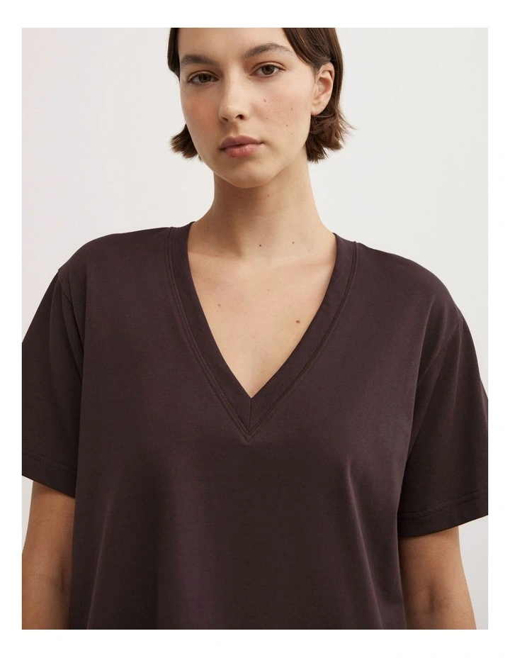 V Neck T-shirt in Espresso image 4