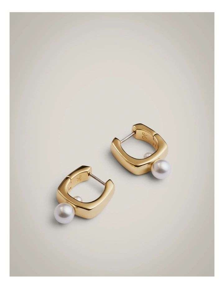 Lou Hoop Earrings in Gold image 4