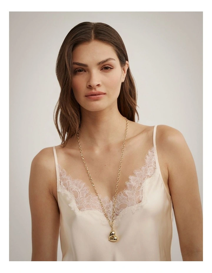 Kiera Lariat in Gold image 2