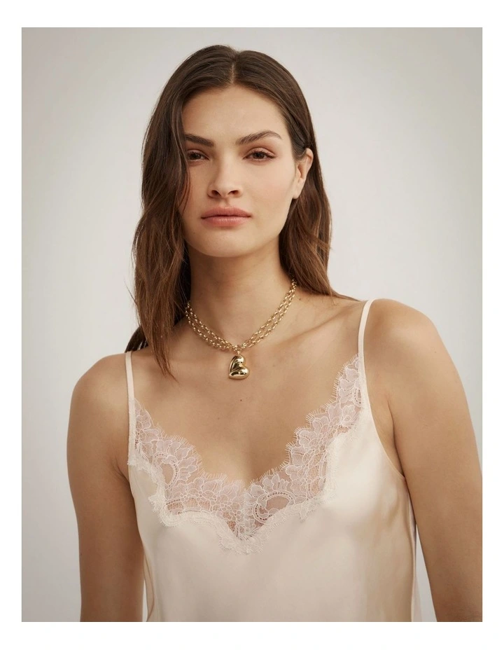 Kiera Lariat in Gold image 3