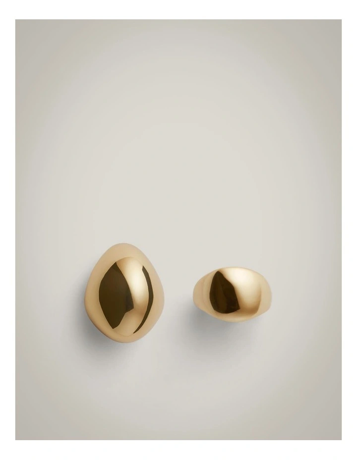 Stella Earrings Set in Gold image 3