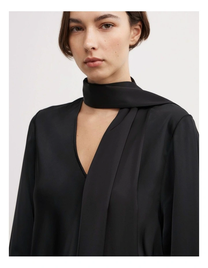 Long Sleeve V-Neck Scarf Top in Black image 4