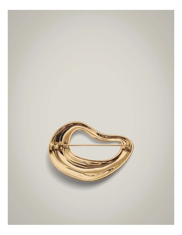 Kelly Brooch in Gold image 3