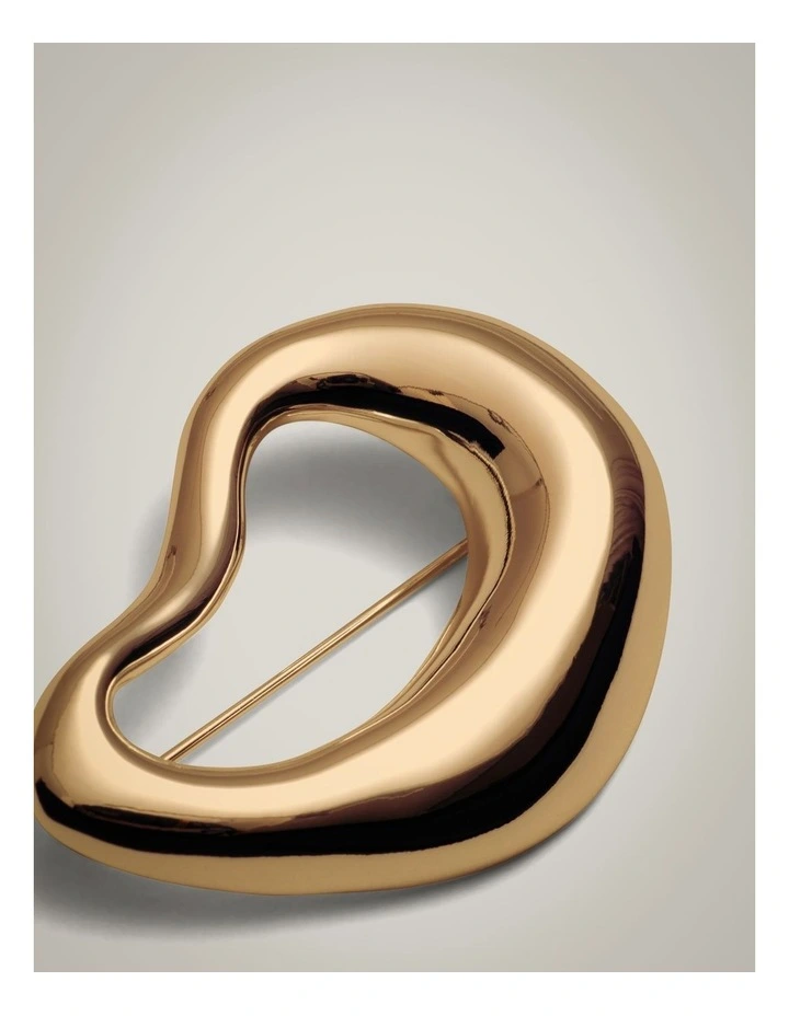 Kelly Brooch in Gold image 4