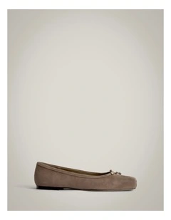 Posy Flat in Truffle