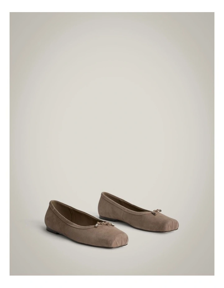 Posy Flat in Truffle image 3
