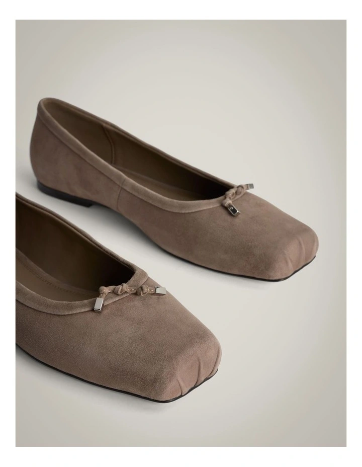 Posy Flat in Truffle image 4